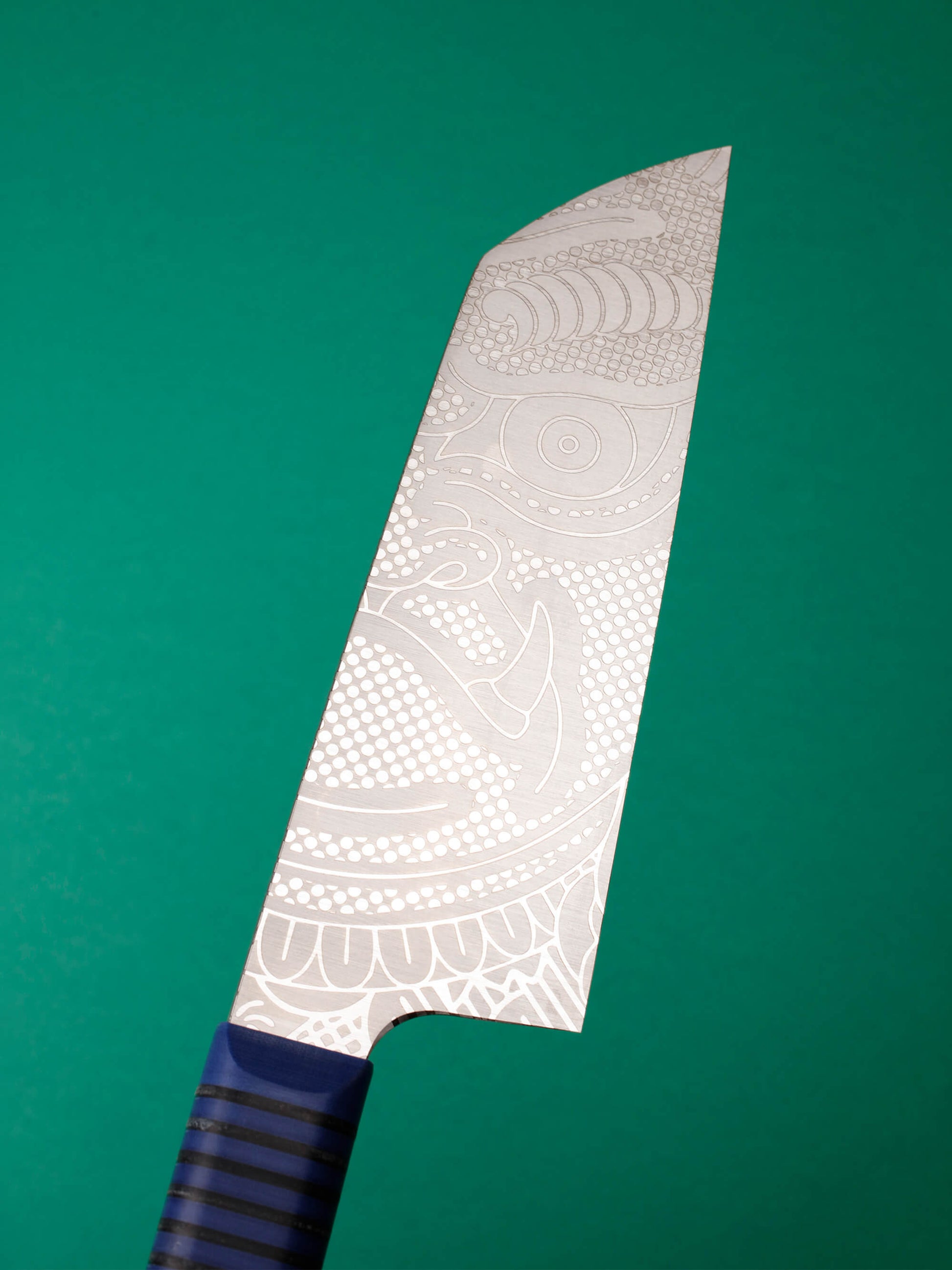Powerful and precise, this wide-blade chopper tackles dense veg and herbs. Handcrafted in Barcelona, it delivers sharpness, control, and heft.