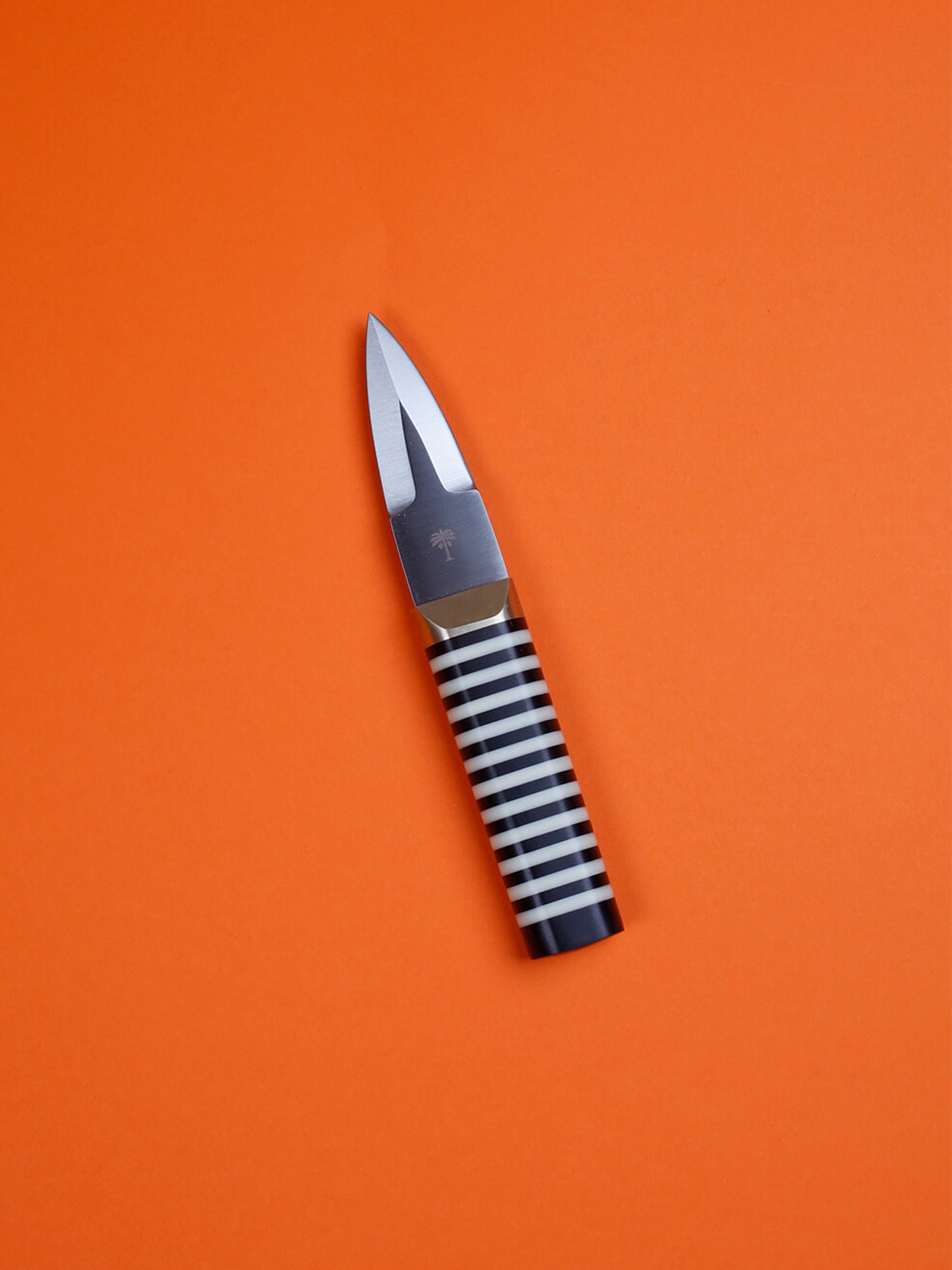 Oyster Shucker (Black/Ivory)