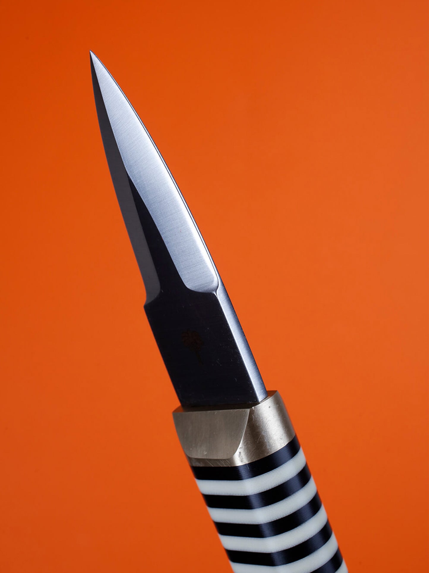 Oyster Shucker (Black/Ivory)