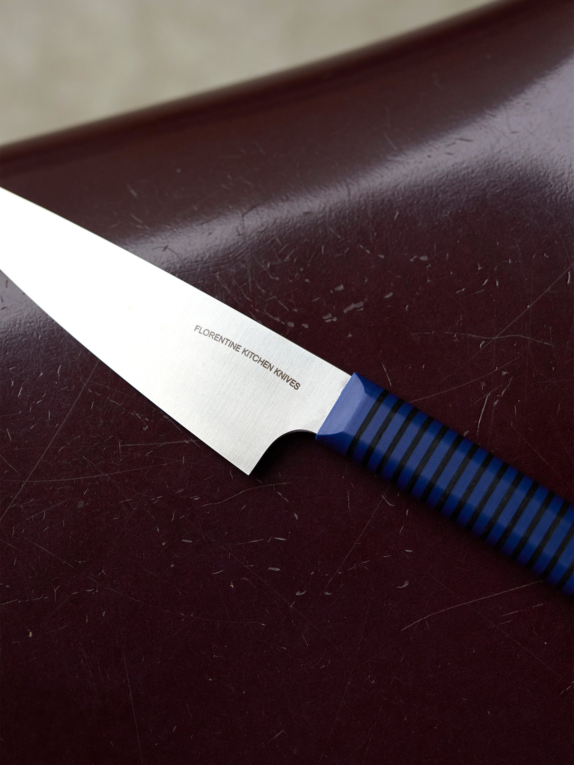 This nimble knife sits between chef and paring. It's ideal for slicing, trimming, and precise prep. Balanced and sharp, Handcrafted in Barcelona.