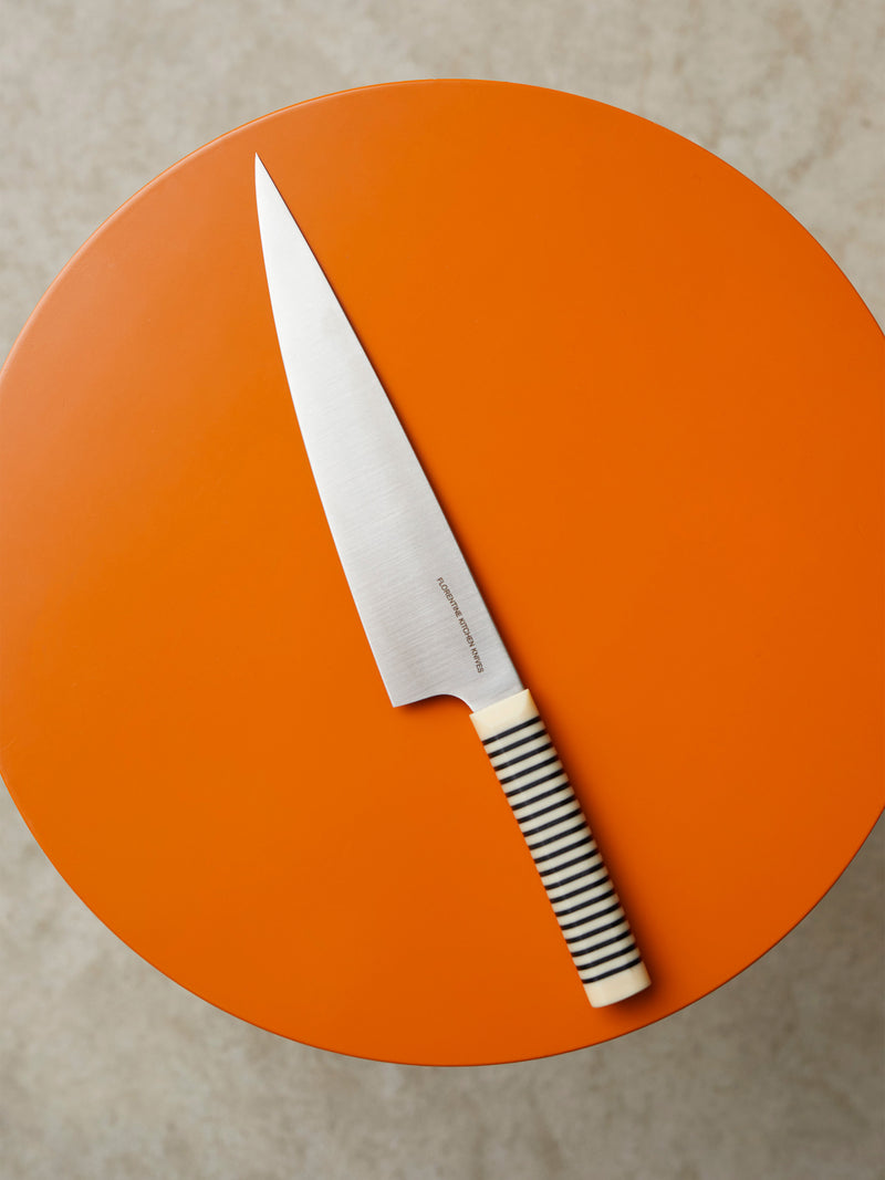 A refined tool for everyday tasks, made in Barcelona with high-carbon steel and Florentine’s signature handle. Sharp, balanced and precise.