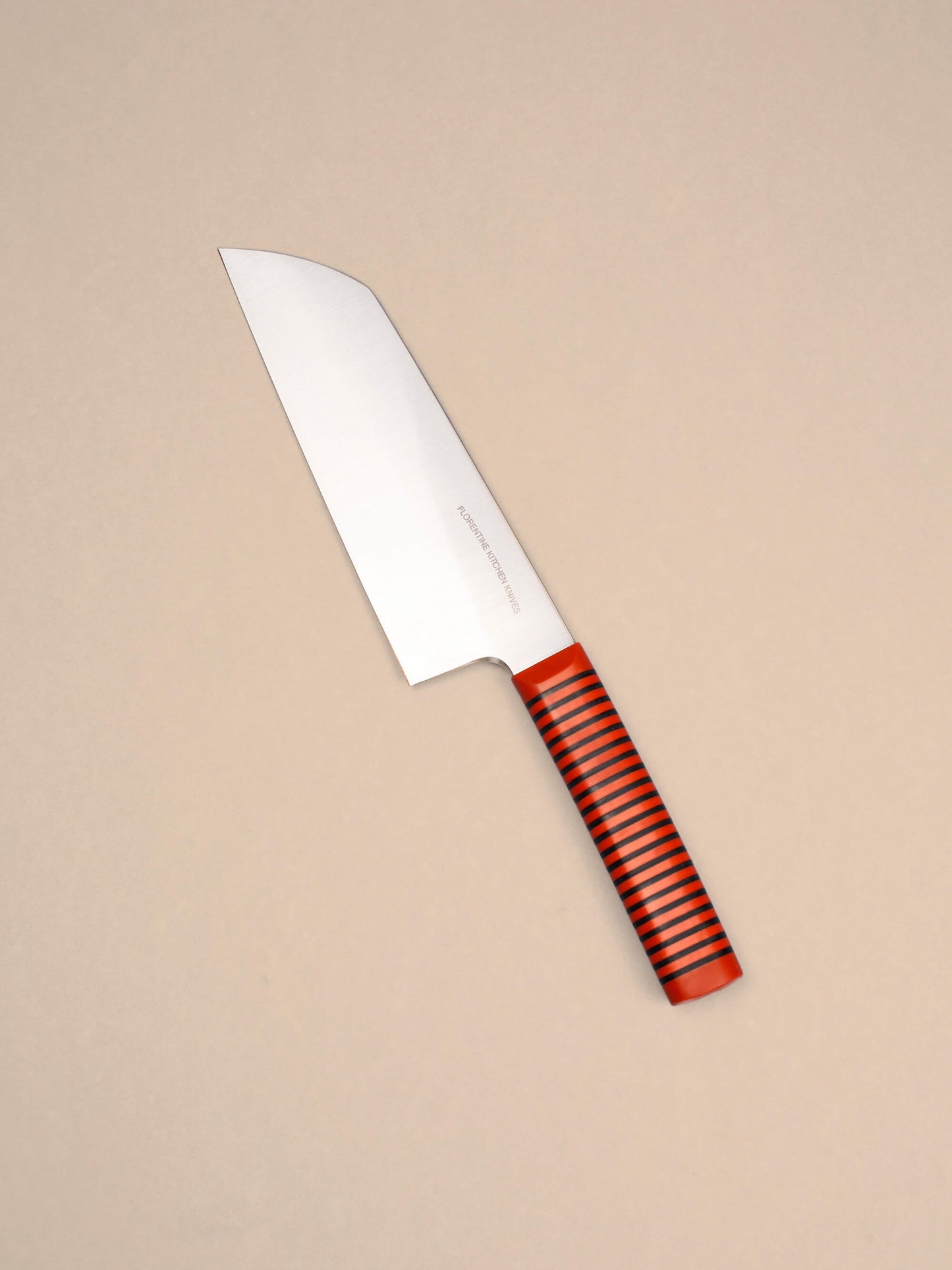 Powerful and precise, this wide-blade chopper tackles dense veg and herbs. Handcrafted in Barcelona, it delivers sharpness, control, and heft.