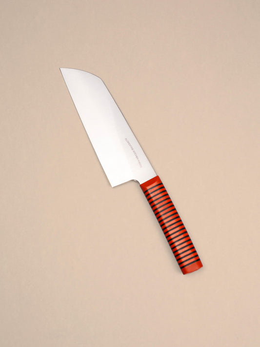 Powerful and precise, this wide-blade chopper tackles dense veg and herbs. Handcrafted in Barcelona, it delivers sharpness, control, and heft.
