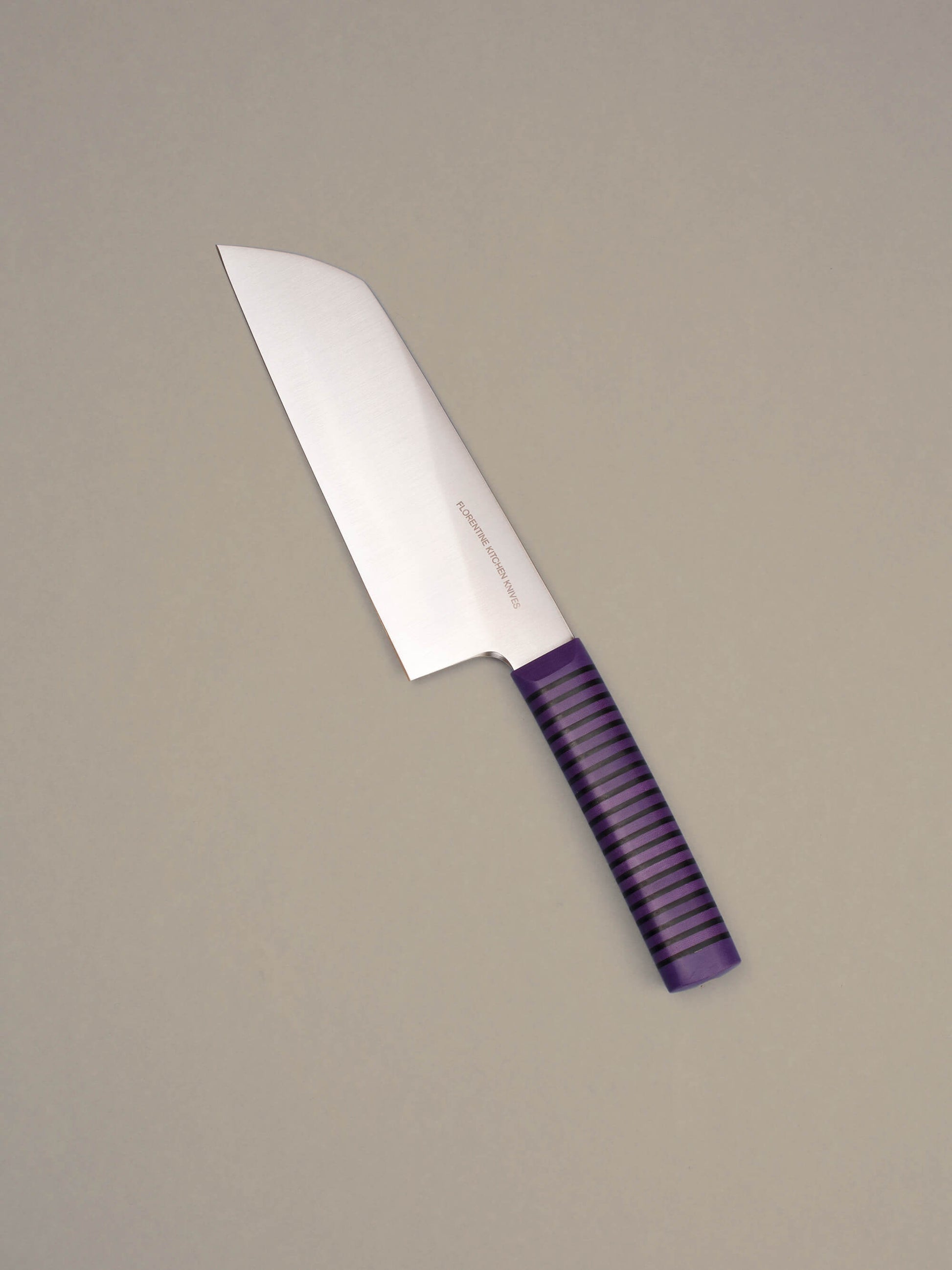 Powerful and precise, this wide-blade chopper tackles dense veg and herbs. Handcrafted in Barcelona, it delivers sharpness, control, and heft.