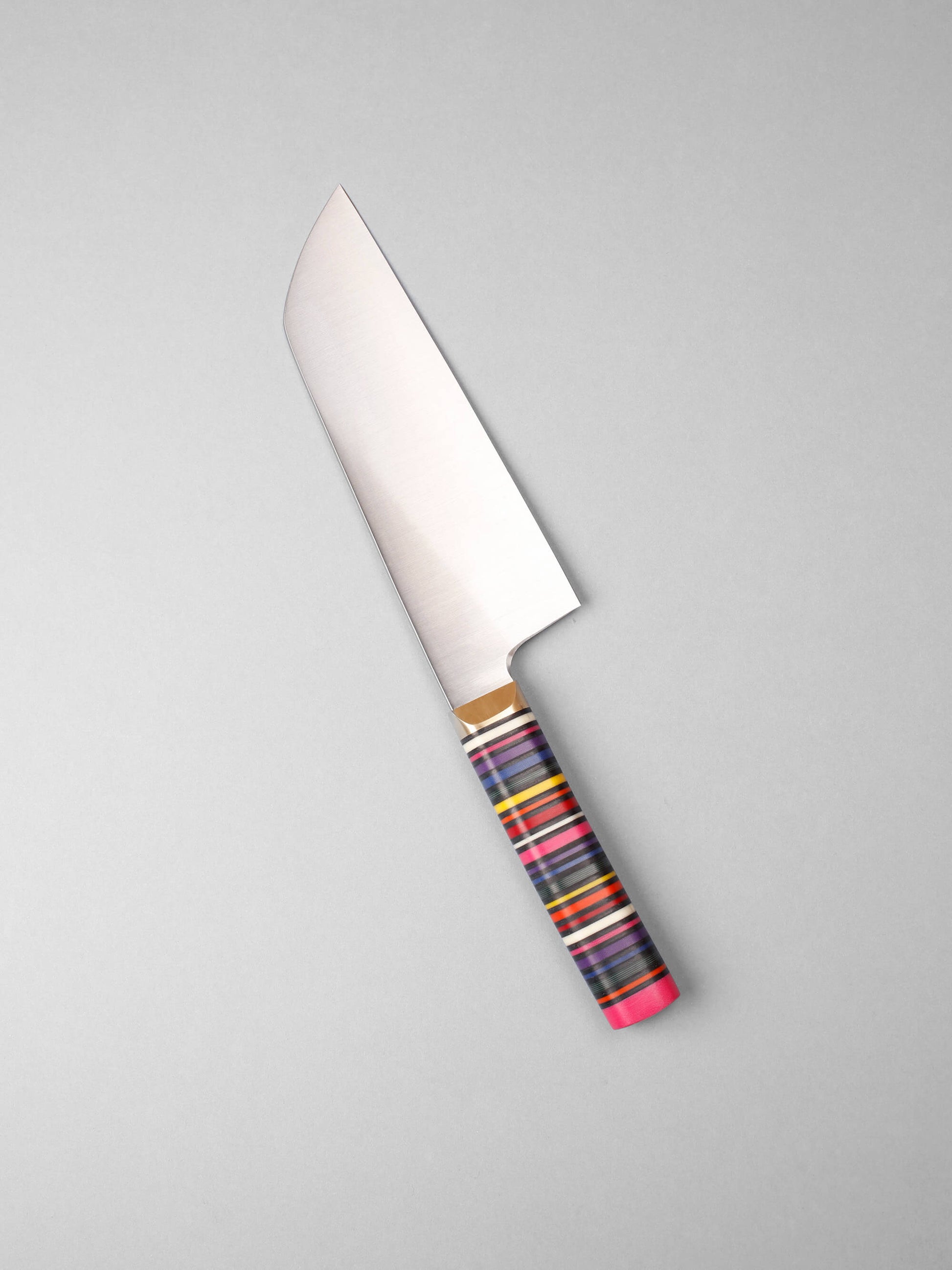 Powerful and precise, this wide-blade chopper tackles dense veg and herbs. Handcrafted in Barcelona, it delivers sharpness, control, and heft.
