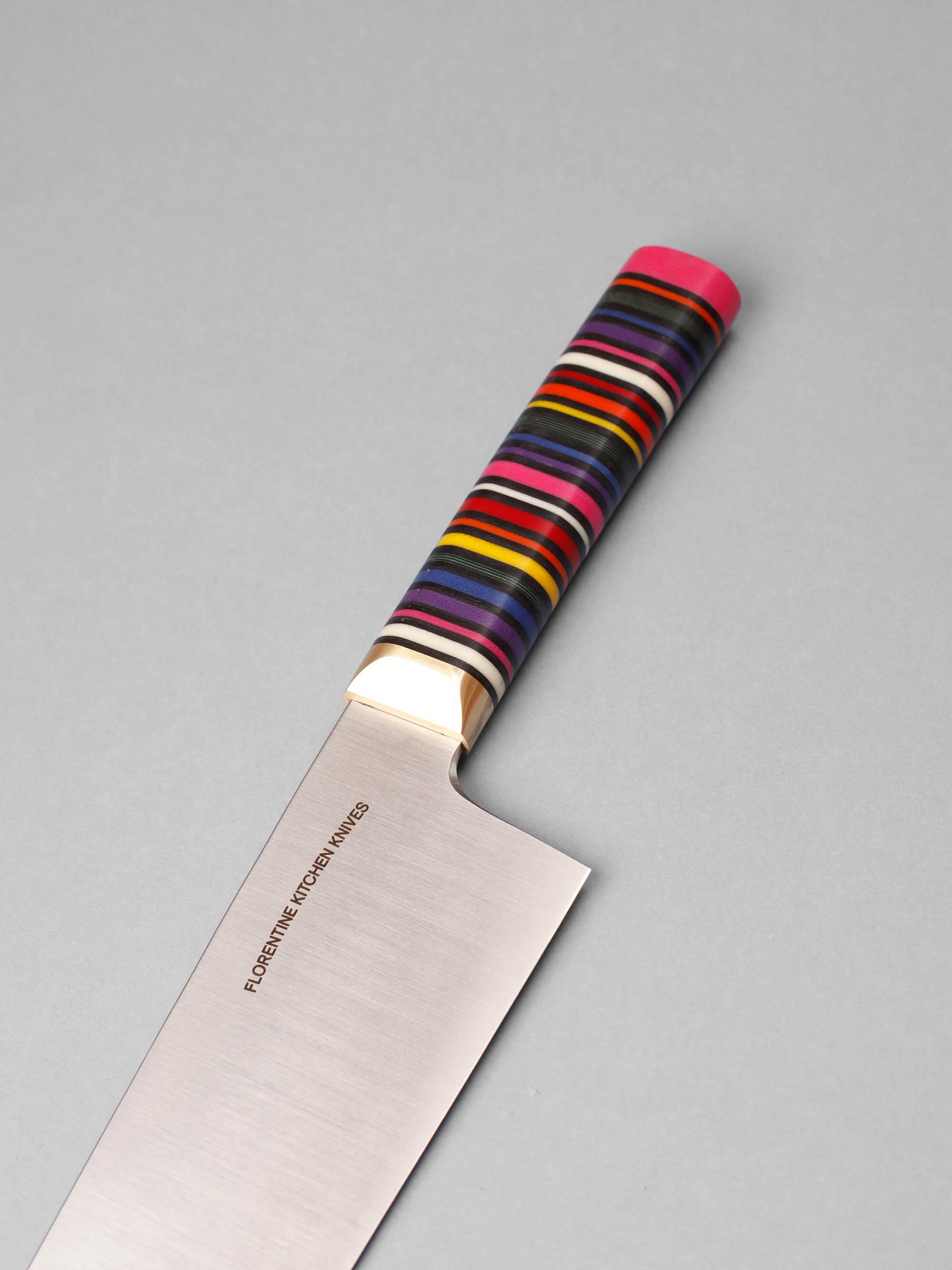 Powerful and precise, this wide-blade chopper tackles dense veg and herbs. Handcrafted in Barcelona, it delivers sharpness, control, and heft.