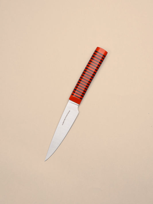 A compact knife for peeling and detail work. Made in Barcelona with high-carbon steel and stacked handles. Sharp, precise, and built to last.