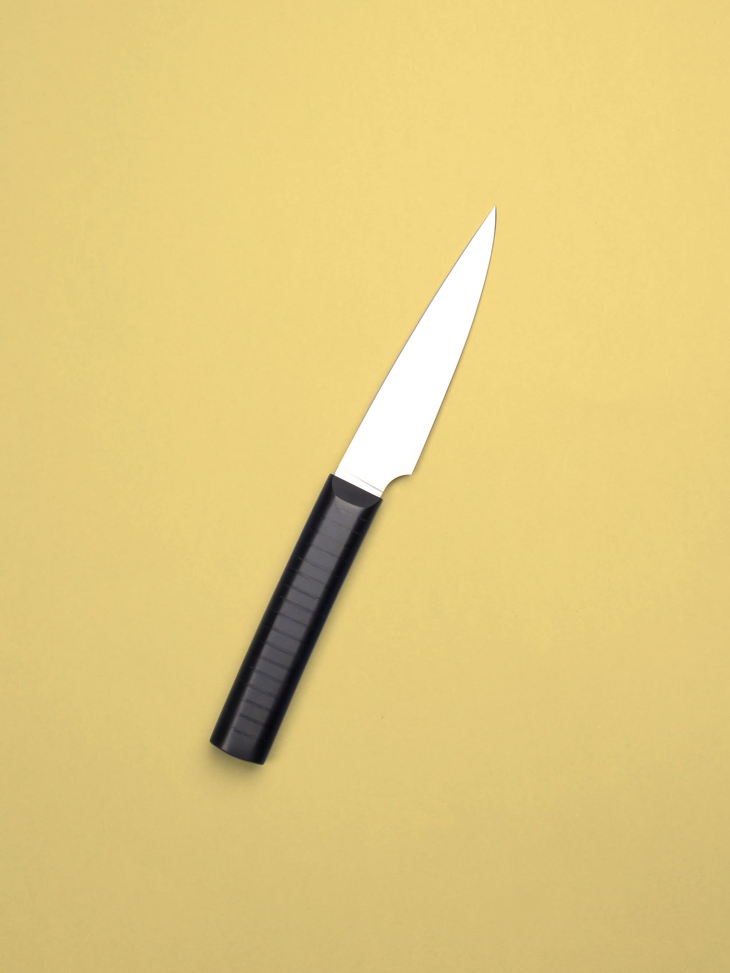 A compact knife for peeling and detail work. Made in Barcelona with high-carbon steel and stacked handles. Sharp, precise, and built to last.