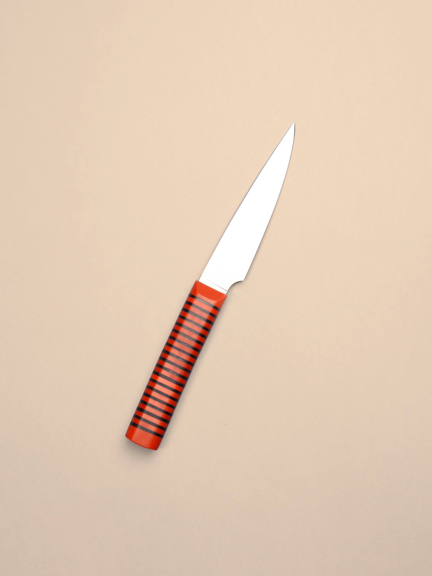 A compact knife for peeling and detail work. Made in Barcelona with high-carbon steel and stacked handles. Sharp, precise, and built to last.