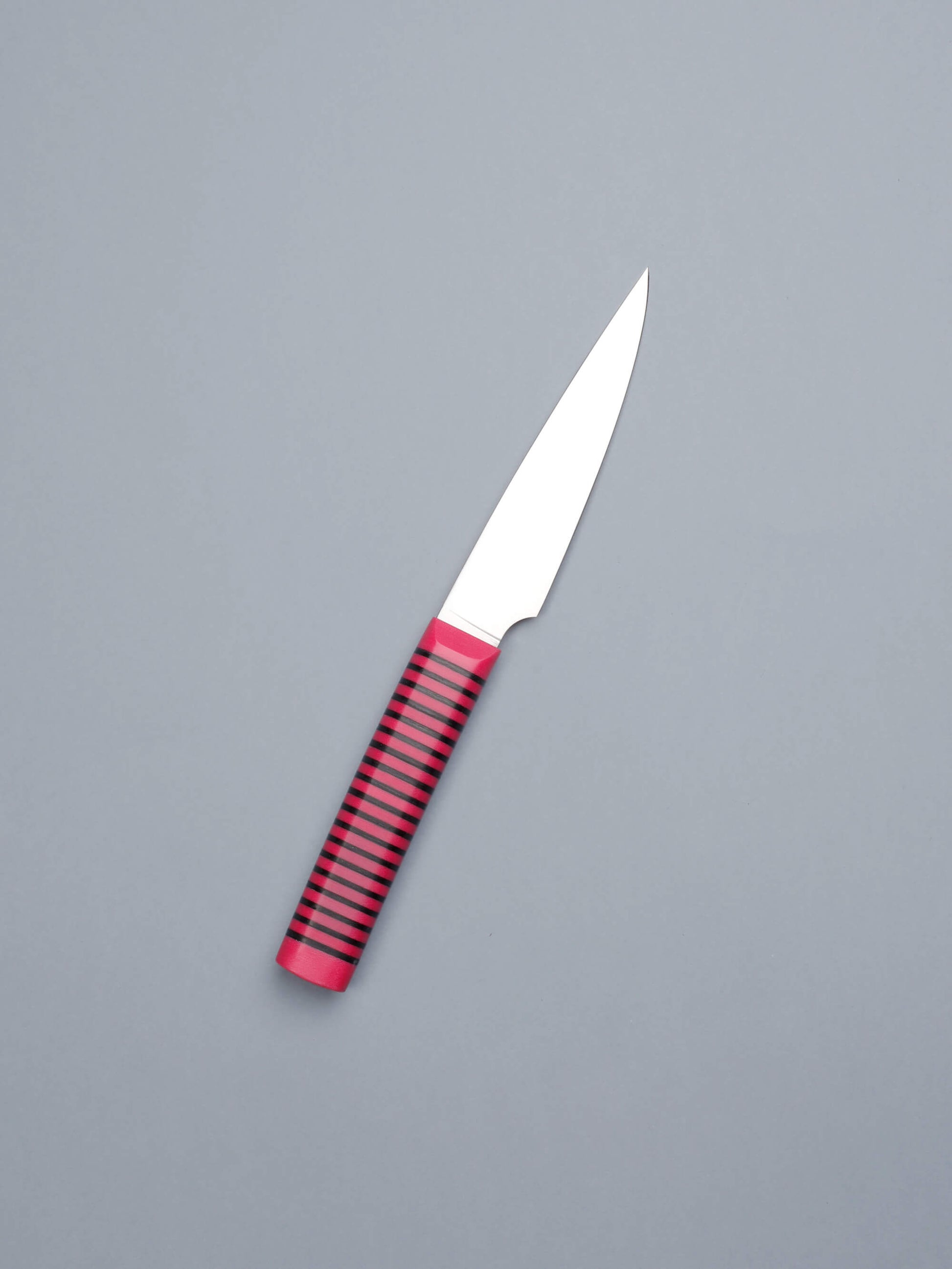 A compact knife for peeling and detail work. Made in Barcelona with high-carbon steel and stacked handles. Sharp, precise, and built to last.