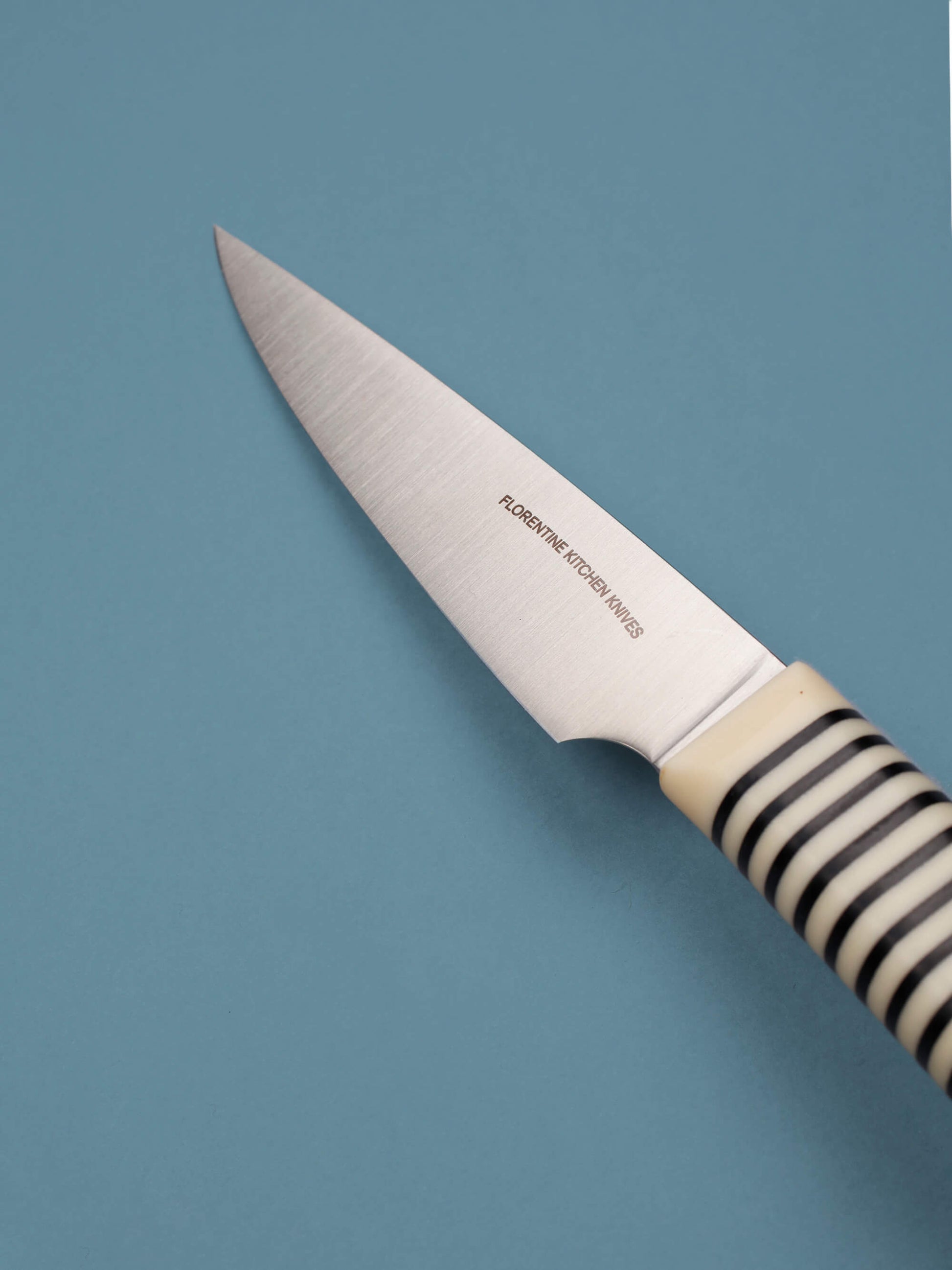 A compact knife for peeling and detail work. Made in Barcelona with high-carbon steel and stacked handles. Sharp, precise, and built to last.
