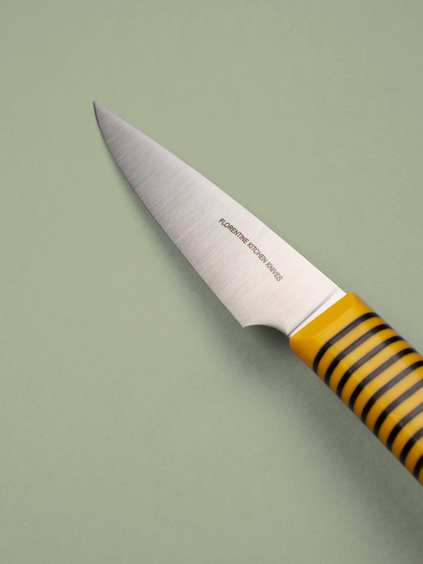 A compact knife for peeling and detail work. Made in Barcelona with high-carbon steel and stacked handles. Sharp, precise, and built to last.