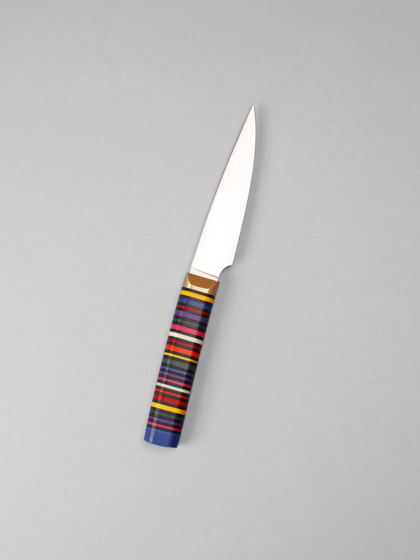 A compact knife for peeling and detail work. Made in Barcelona with high-carbon steel and stacked handles. Sharp, precise, and built to last.