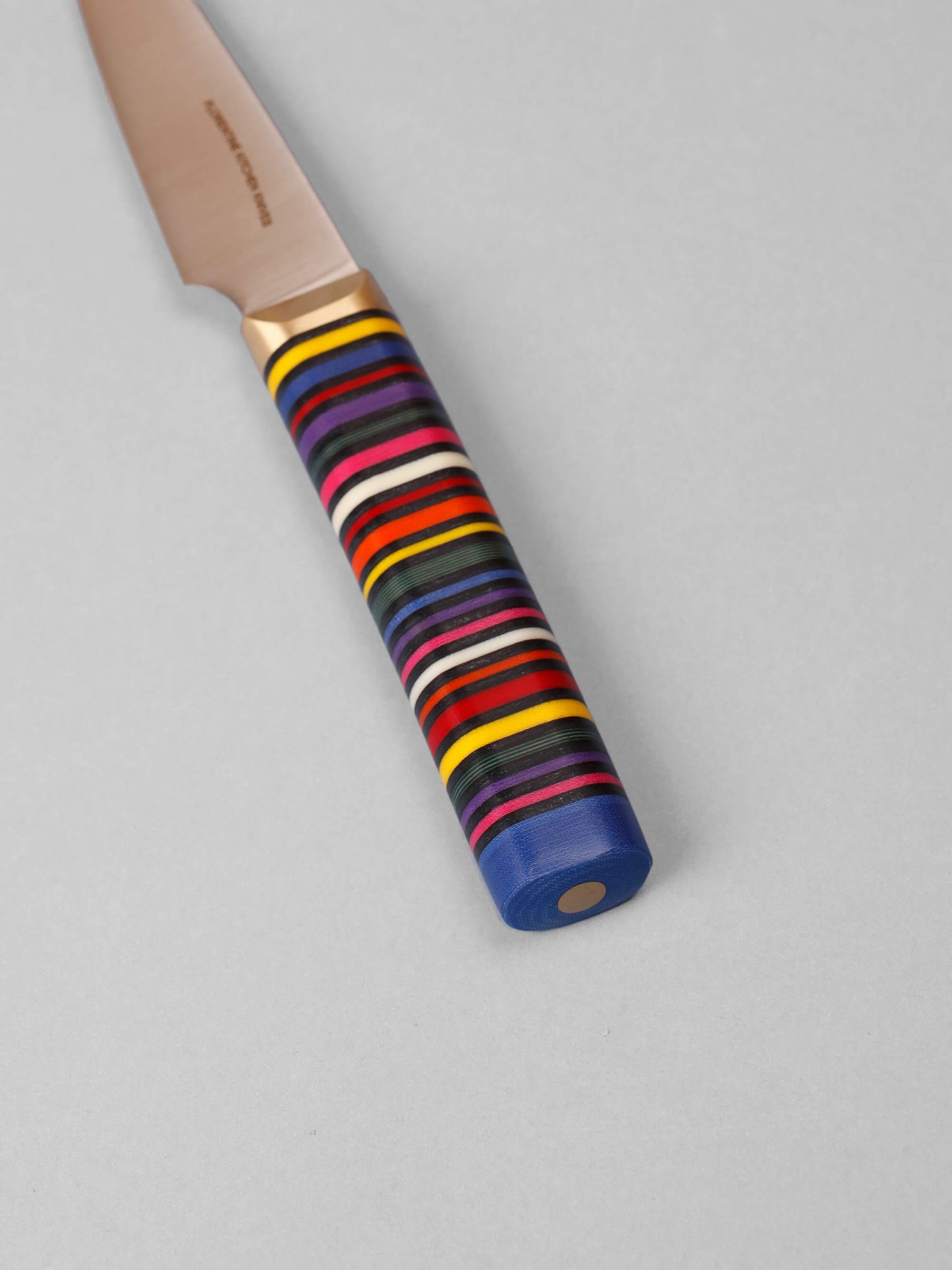 A compact knife for peeling and detail work. Made in Barcelona with high-carbon steel and stacked handles. Sharp, precise, and built to last.