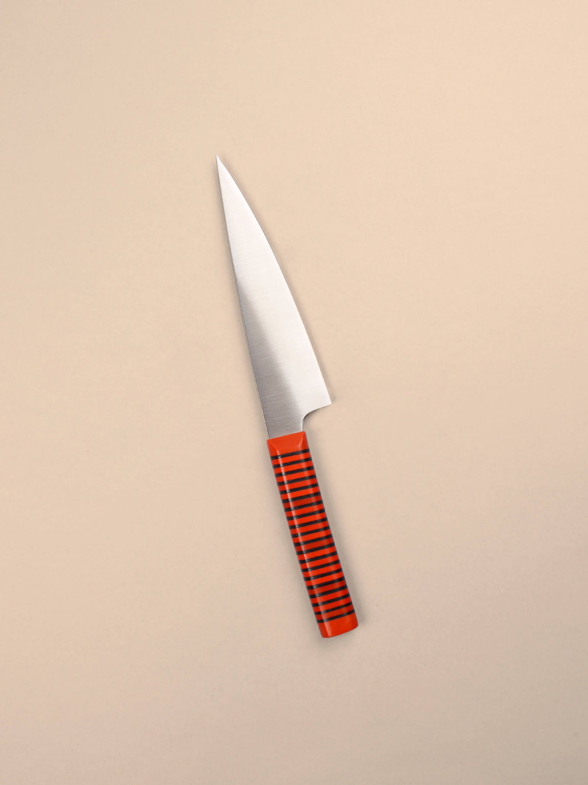 This nimble knife sits between chef and paring. It's ideal for slicing, trimming, and precise prep. Balanced and sharp, Handcrafted in Barcelona.