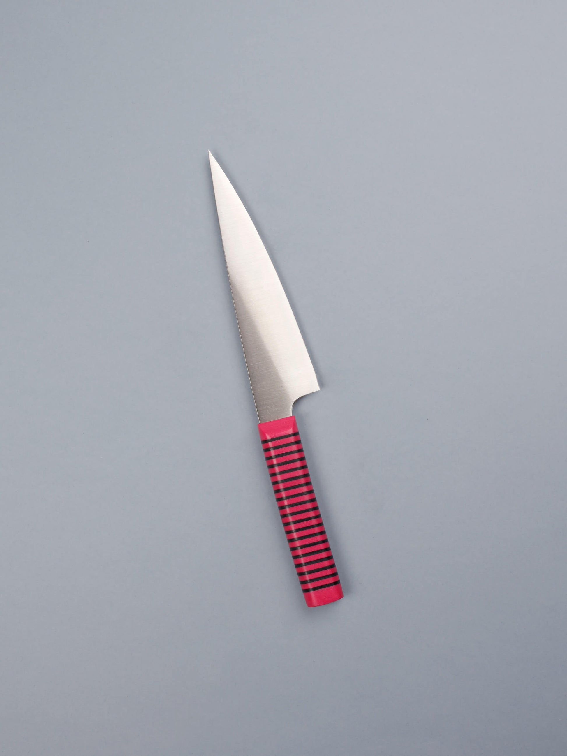 This nimble knife sits between chef and paring. It's ideal for slicing, trimming, and precise prep. Balanced and sharp, Handcrafted in Barcelona.