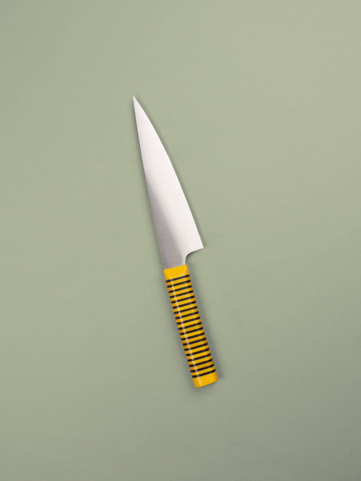 This nimble knife sits between chef and paring. It's ideal for slicing, trimming, and precise prep. Balanced and sharp, Handcrafted in Barcelona.