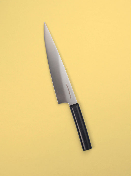 A refined tool for everyday tasks, made in Barcelona with high-carbon steel and Florentine’s signature handle. Sharp, balanced and precise.