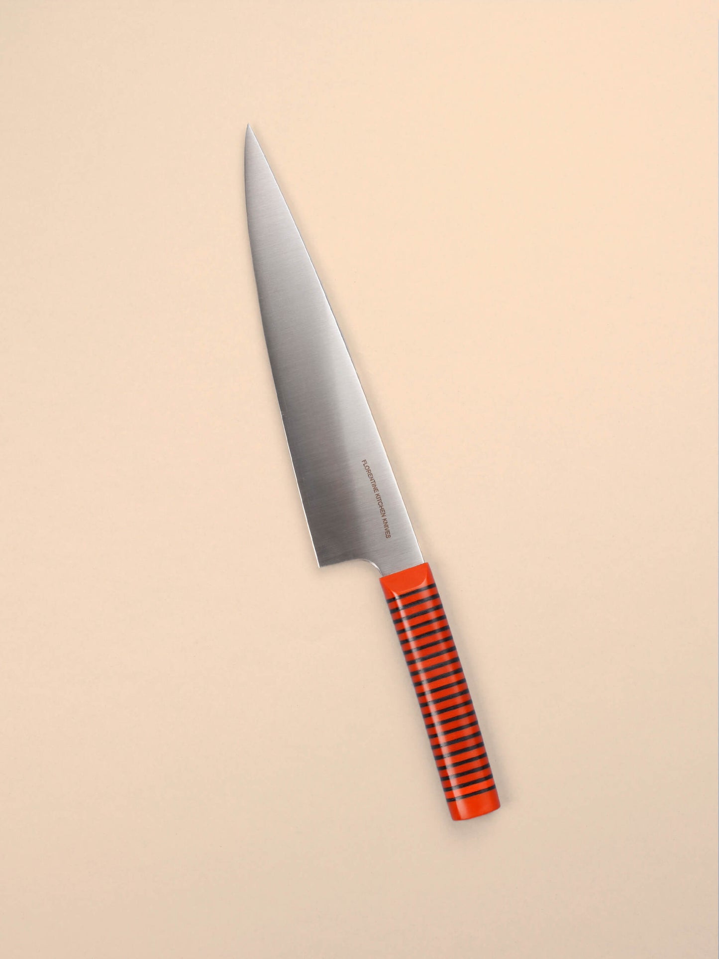 A refined tool for everyday tasks, made in Barcelona with high-carbon steel and Florentine’s signature handle. Sharp, balanced and precise.
