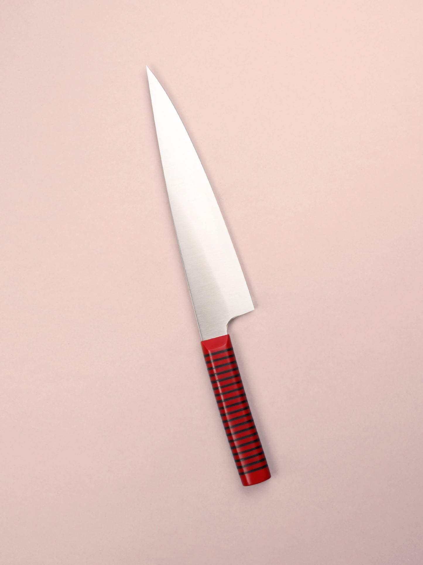 A refined tool for everyday tasks, made in Barcelona with high-carbon steel and Florentine’s signature handle. Sharp, balanced and precise.