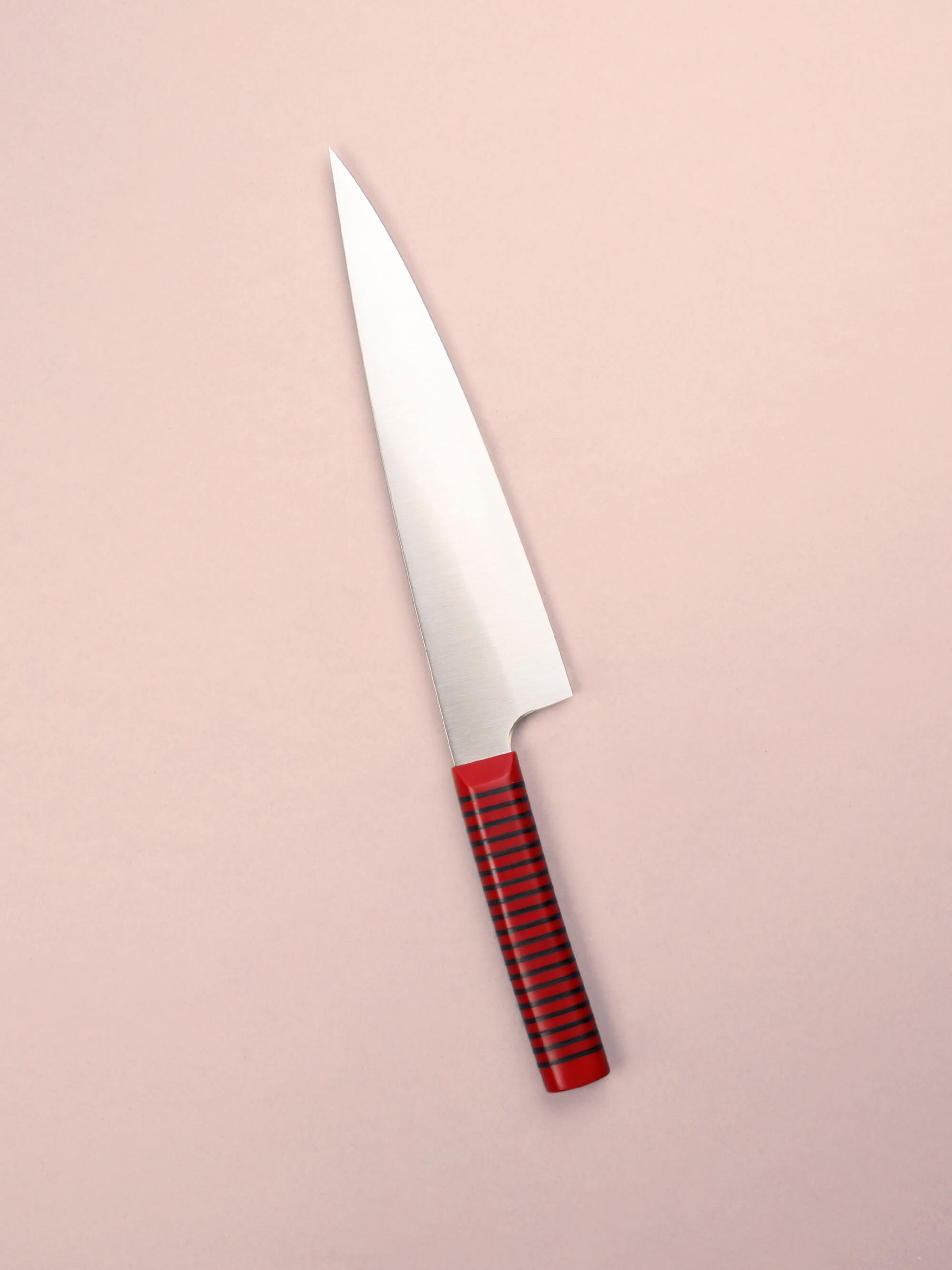 A refined tool for everyday tasks, made in Barcelona with high-carbon steel and Florentine’s signature handle. Sharp, balanced and precise.
