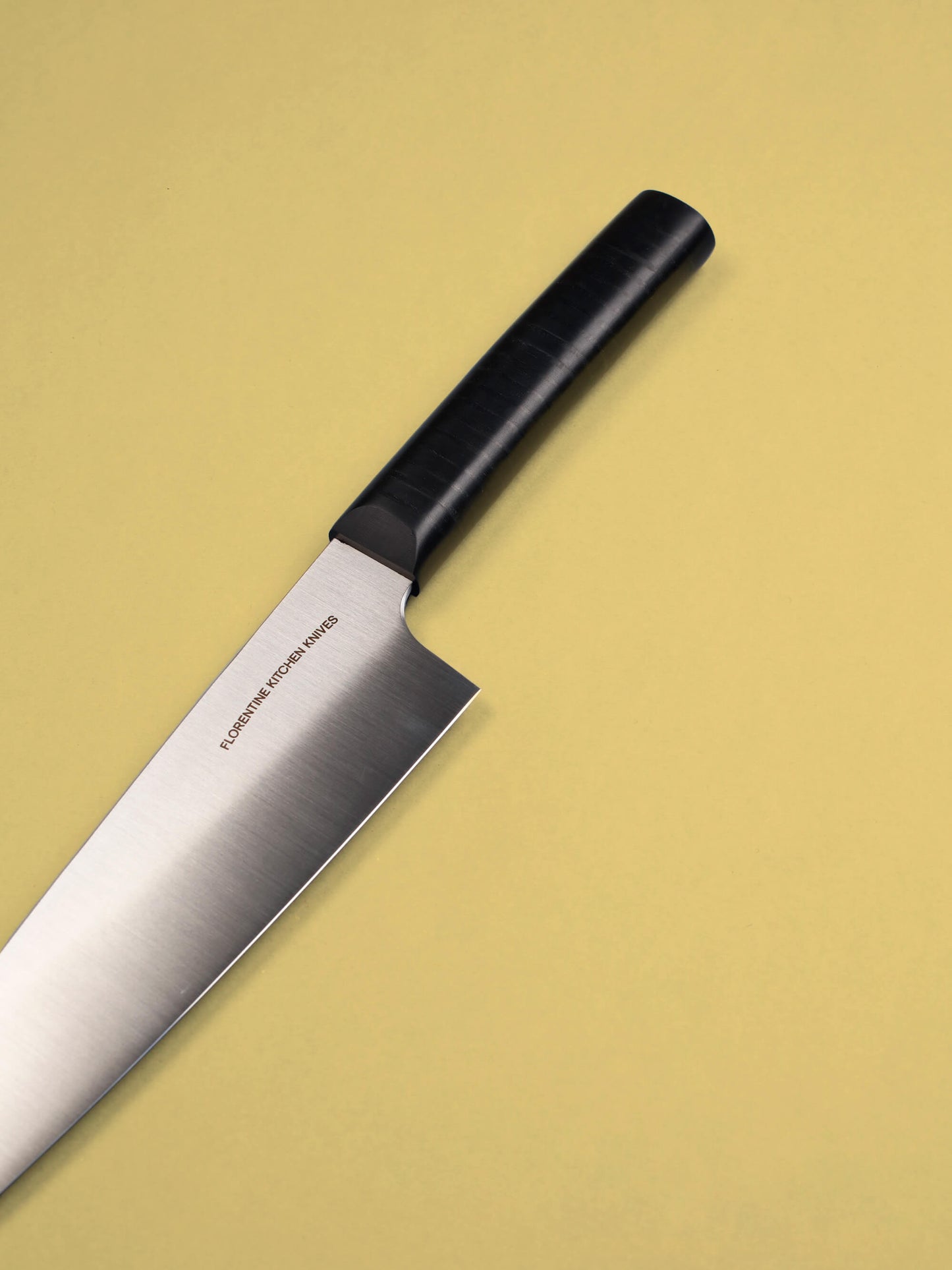 A refined tool for everyday tasks, made in Barcelona with high-carbon steel and Florentine’s signature handle. Sharp, balanced and precise.