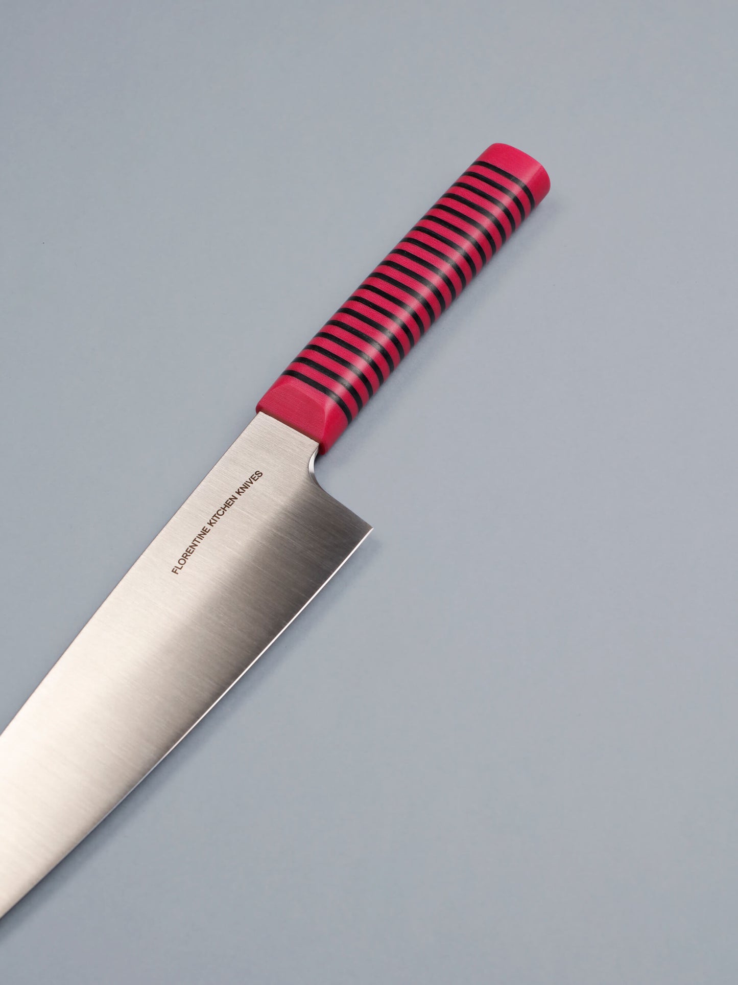 A refined tool for everyday tasks, made in Barcelona with high-carbon steel and Florentine’s signature handle. Sharp, balanced and precise.