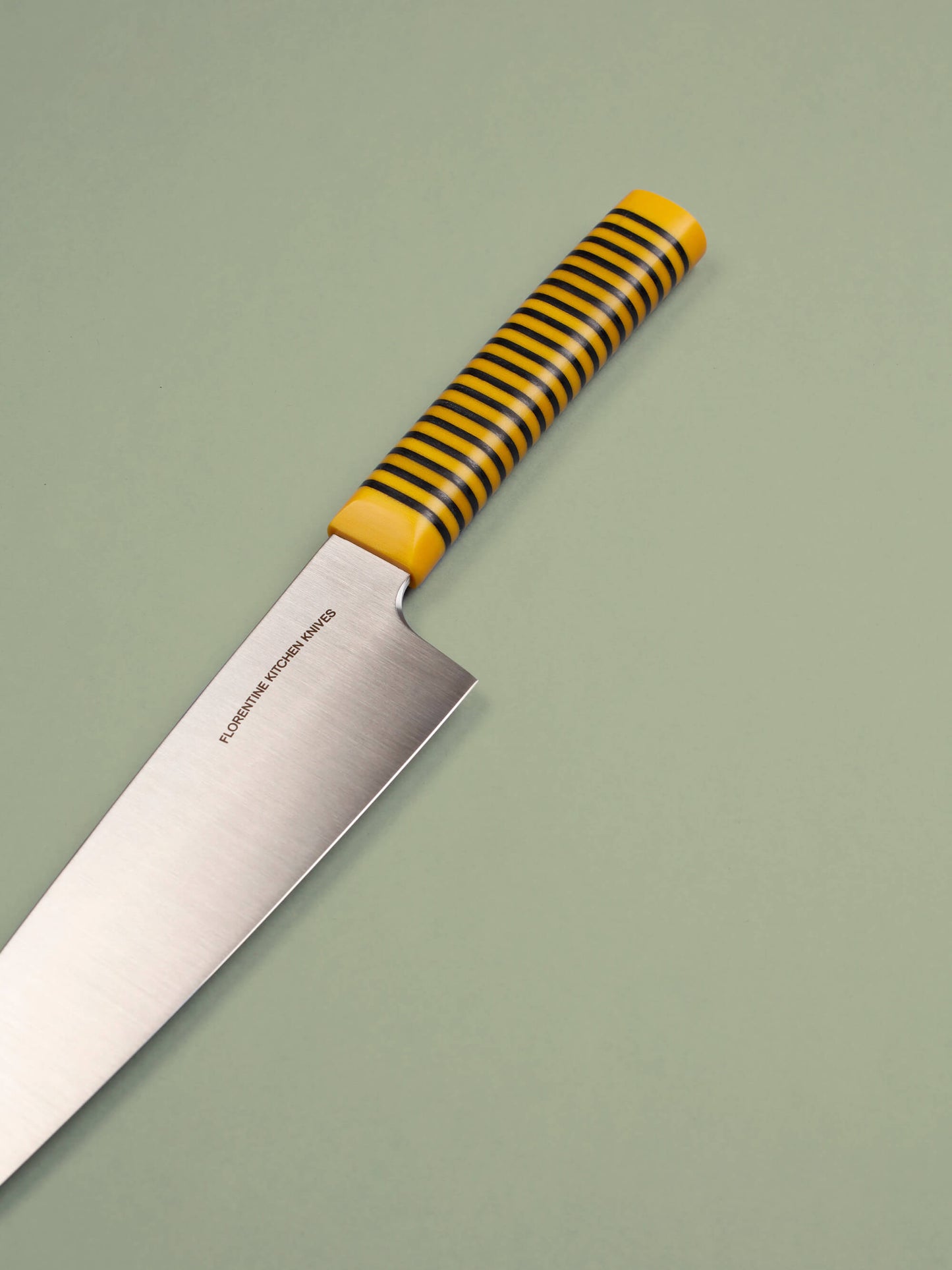 A refined tool for everyday tasks, made in Barcelona with high-carbon steel and Florentine’s signature handle. Sharp, balanced and precise.