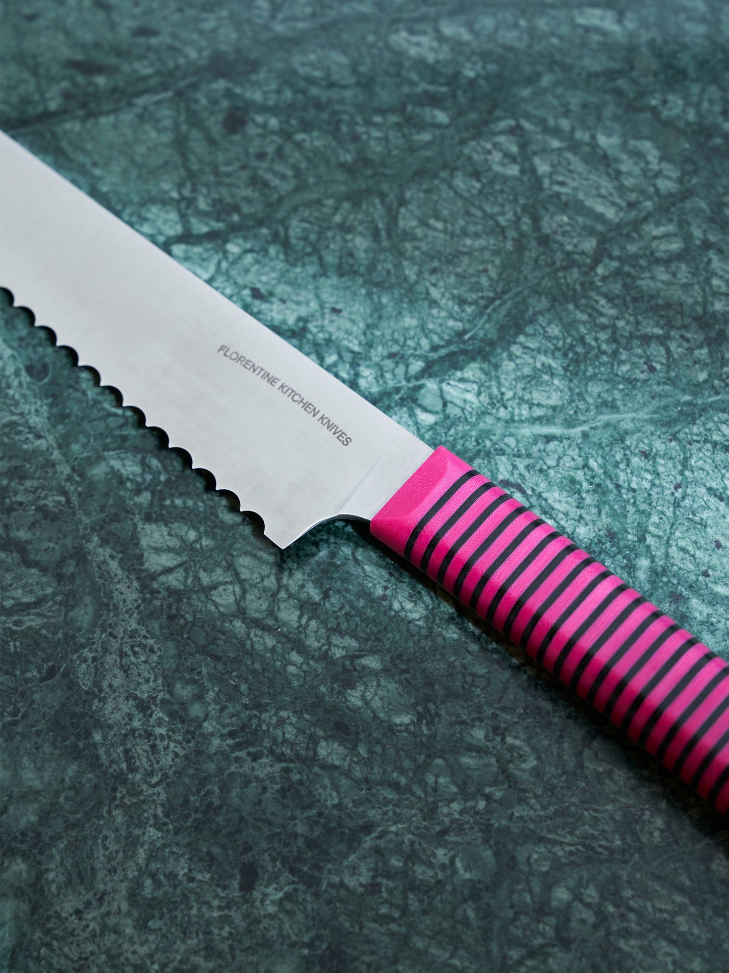 Bread Knife (Black/Pink)