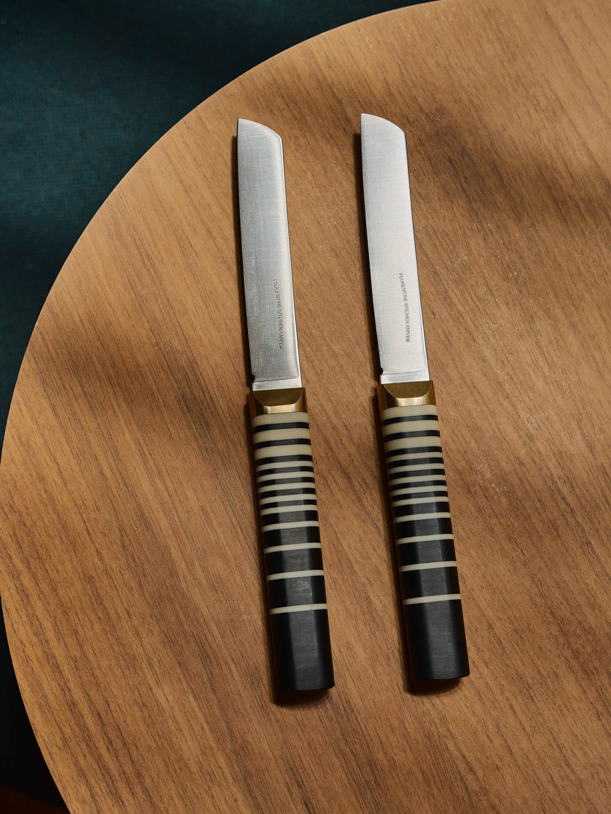 Cuchillo para carne estilo oriental (negro/marfil)