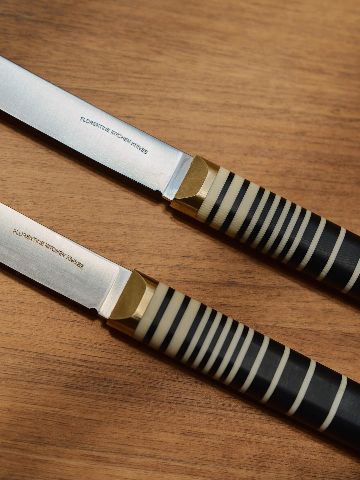Cuchillo para carne estilo oriental (negro/marfil)